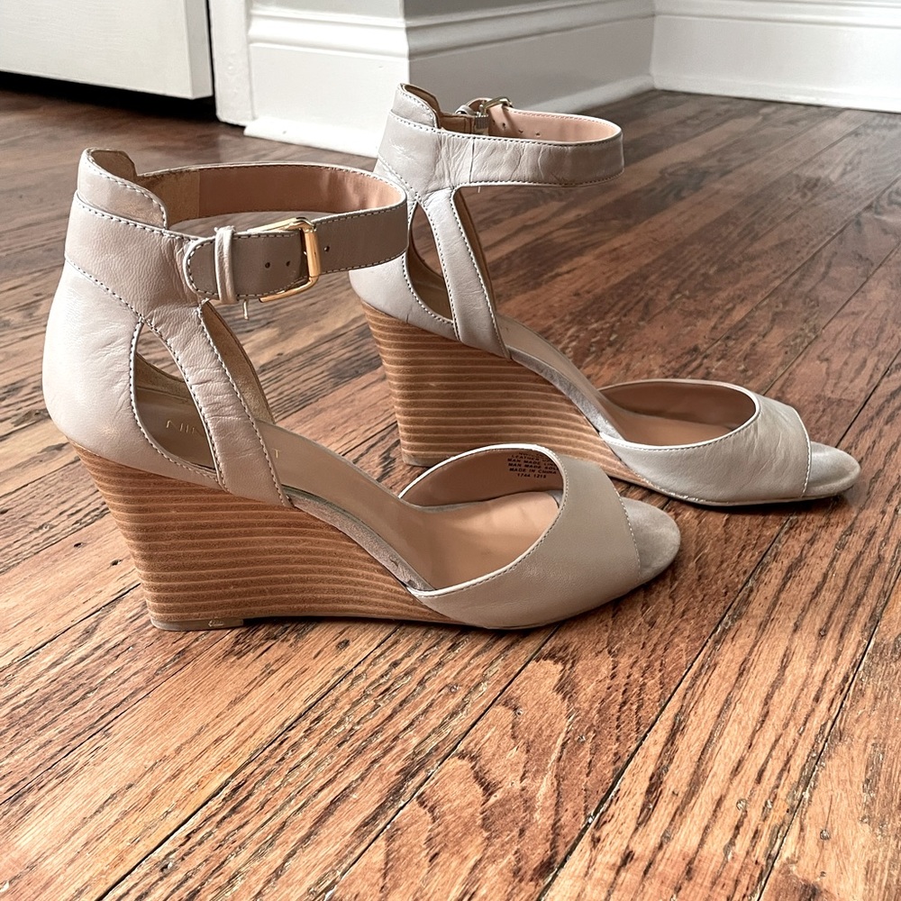 Nine West Nude Leather Wedge Sandals. Size 9